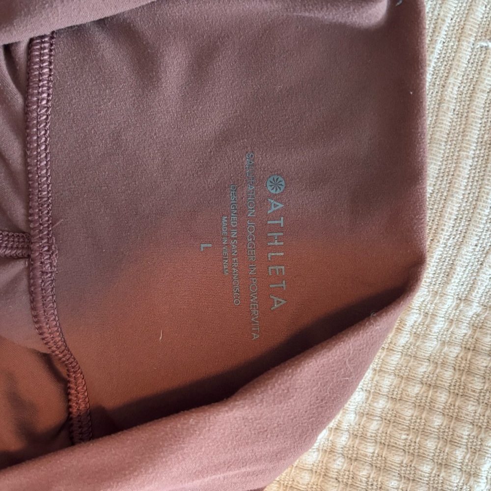 Athleta salutation jogger in puravida
